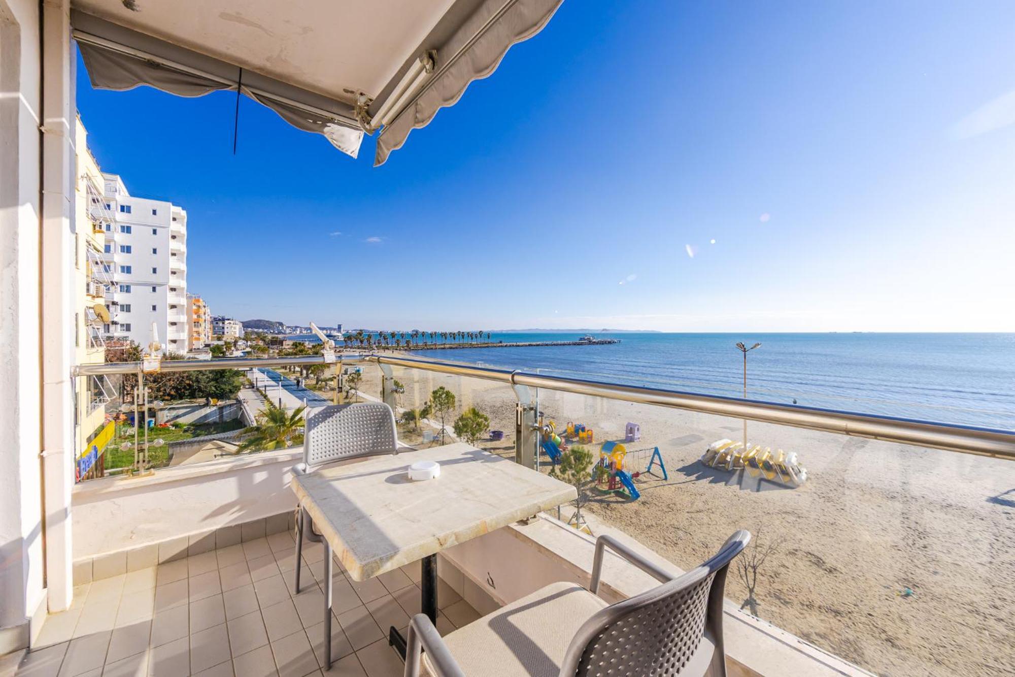 The Beachfront Apartment Durres Ngoại thất bức ảnh