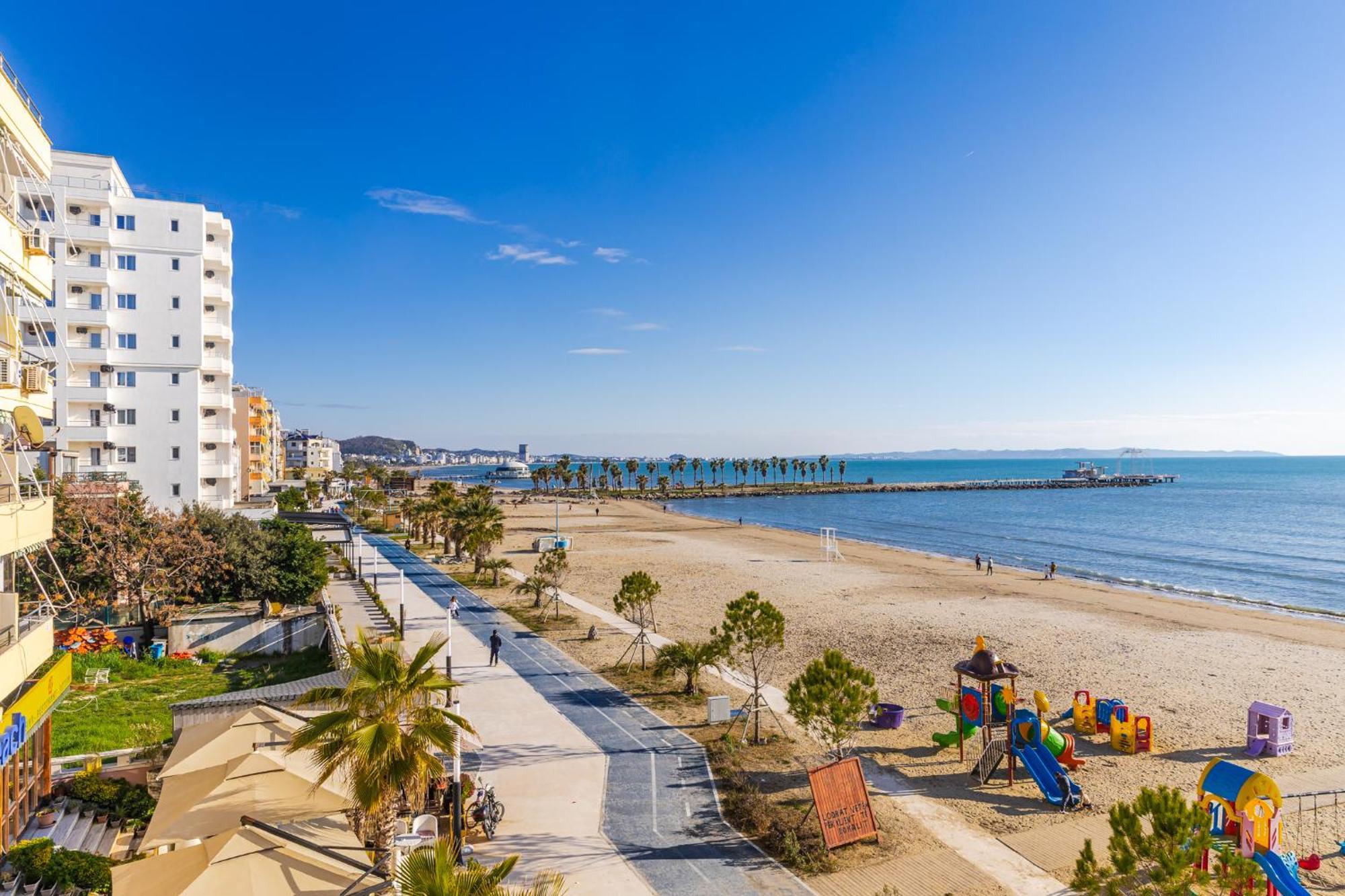 The Beachfront Apartment Durres Ngoại thất bức ảnh