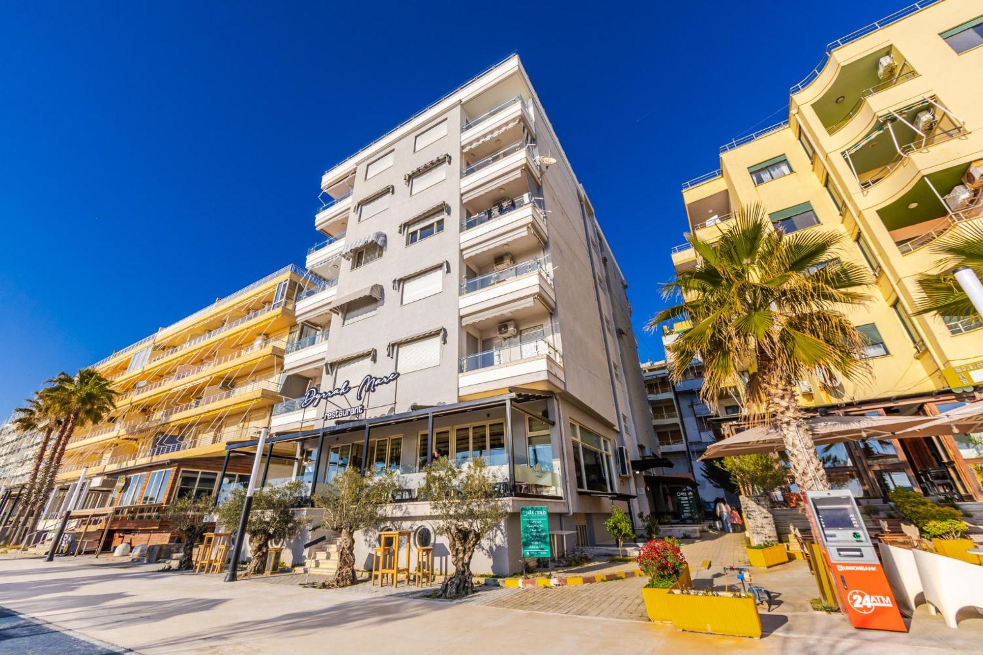 The Beachfront Apartment Durres Ngoại thất bức ảnh