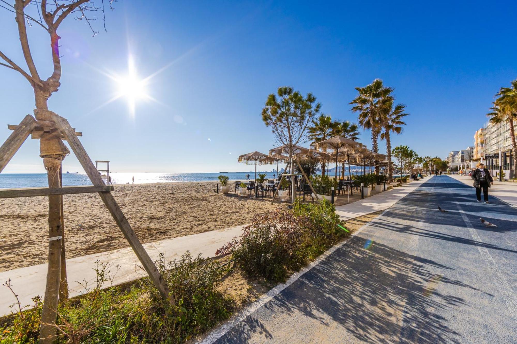 The Beachfront Apartment Durres Ngoại thất bức ảnh