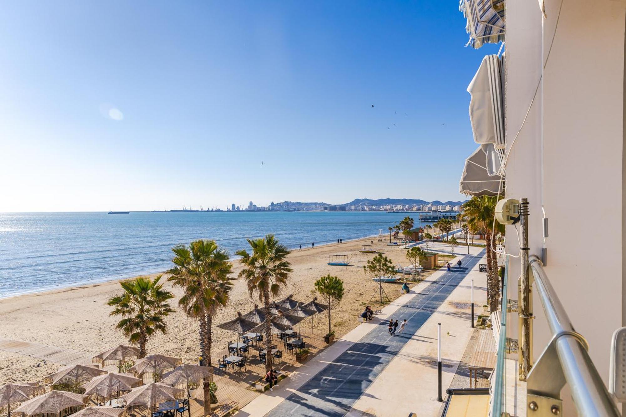 The Beachfront Apartment Durres Ngoại thất bức ảnh