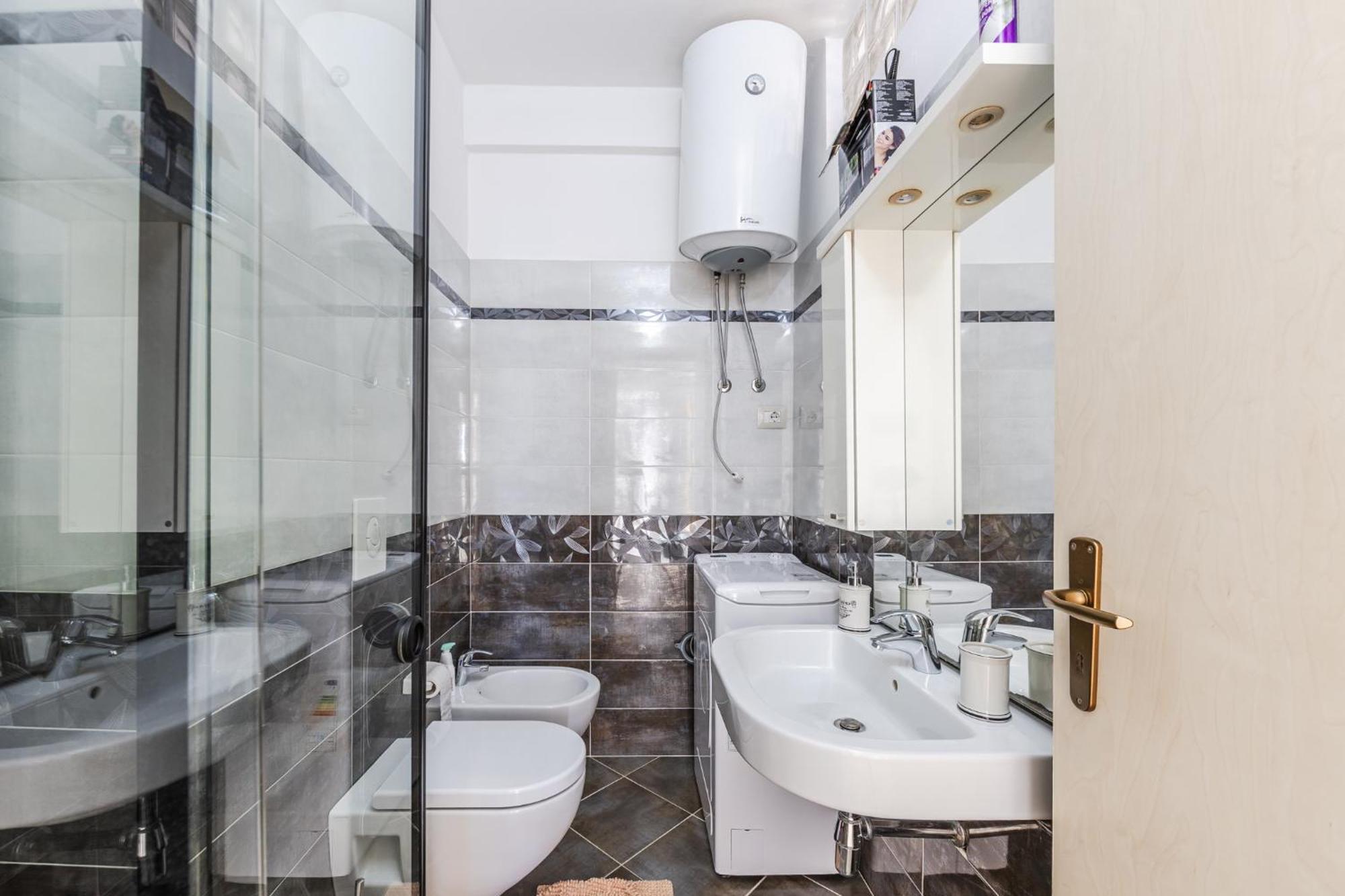 The Beachfront Apartment Durres Ngoại thất bức ảnh