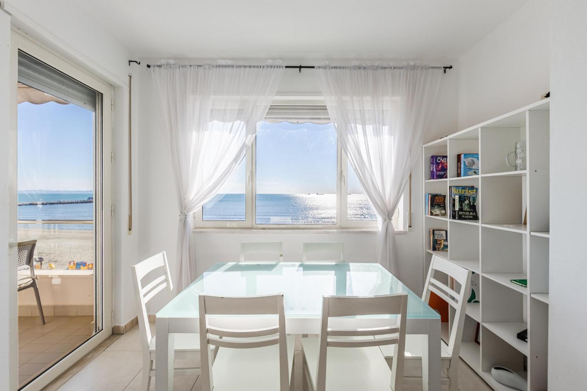 The Beachfront Apartment Durres Ngoại thất bức ảnh