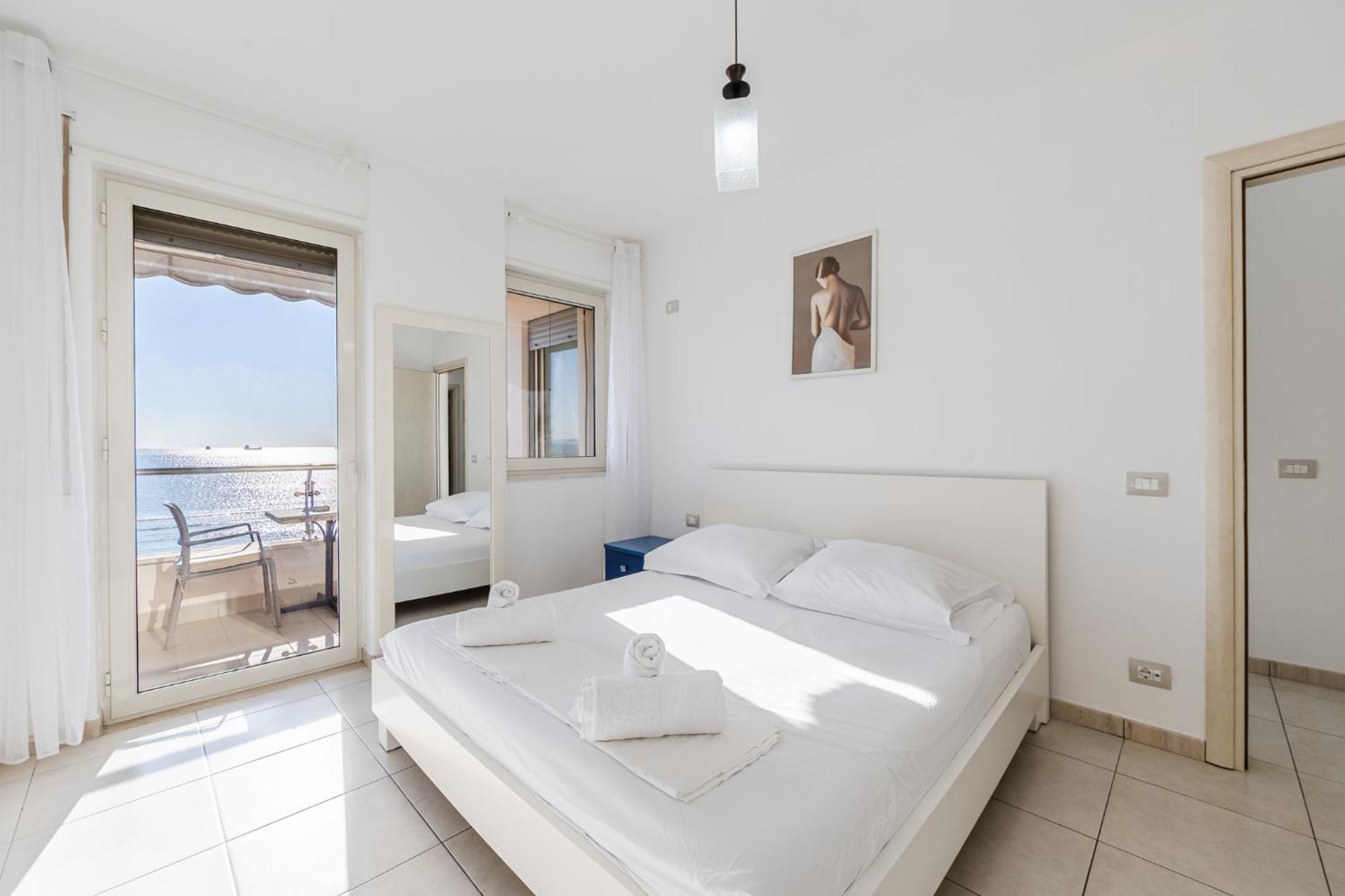 The Beachfront Apartment Durres Ngoại thất bức ảnh